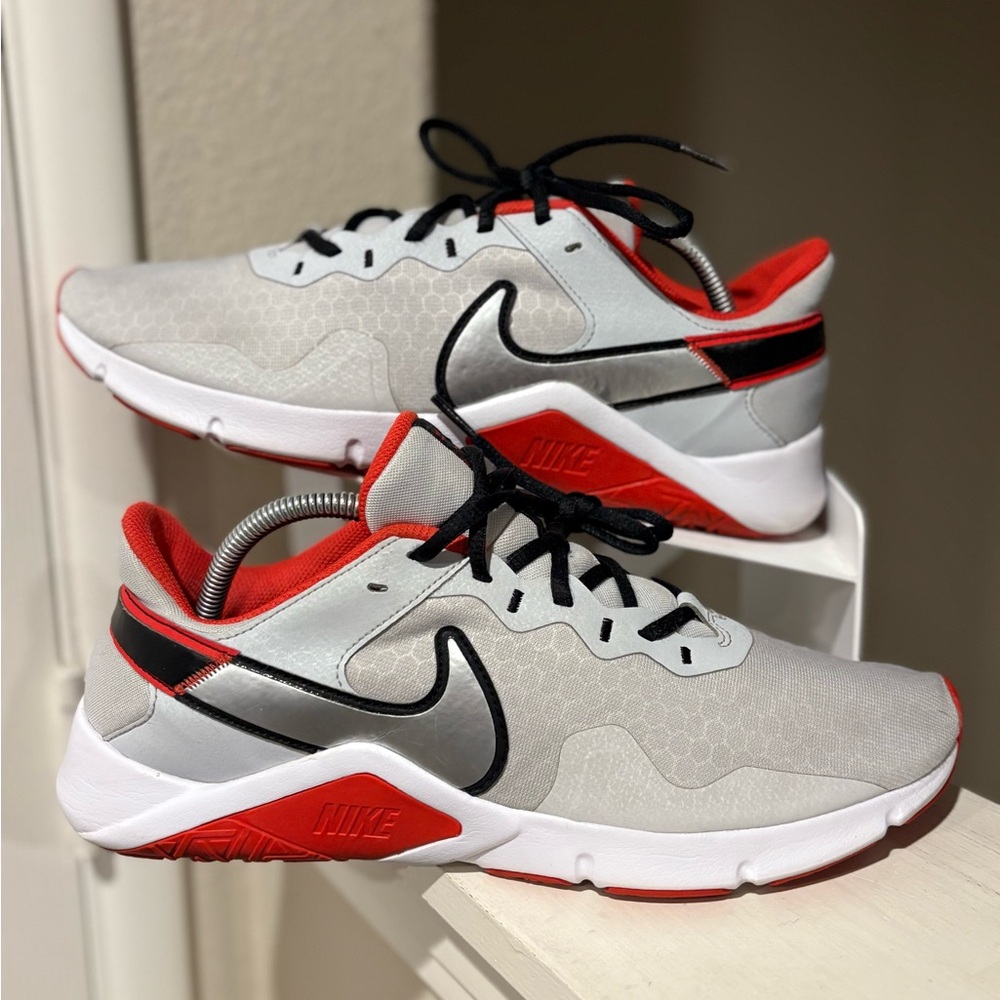 Nike Legend Essential 2 Athletic Workout Shoes Sneakers CQ9356-018 Men Size 10.5